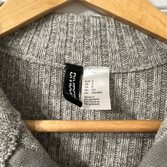 H&M Grey Sweater - Picture 3 of 4